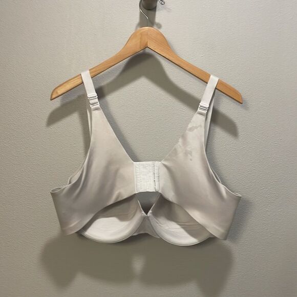 Catherine’s Intimates woman’s white underwire bra - Picture 4 of 6